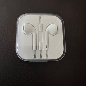 NIB Sealed Apple EarPods with 3.5mm Headphone Plug Wired Earbuds White iPhone